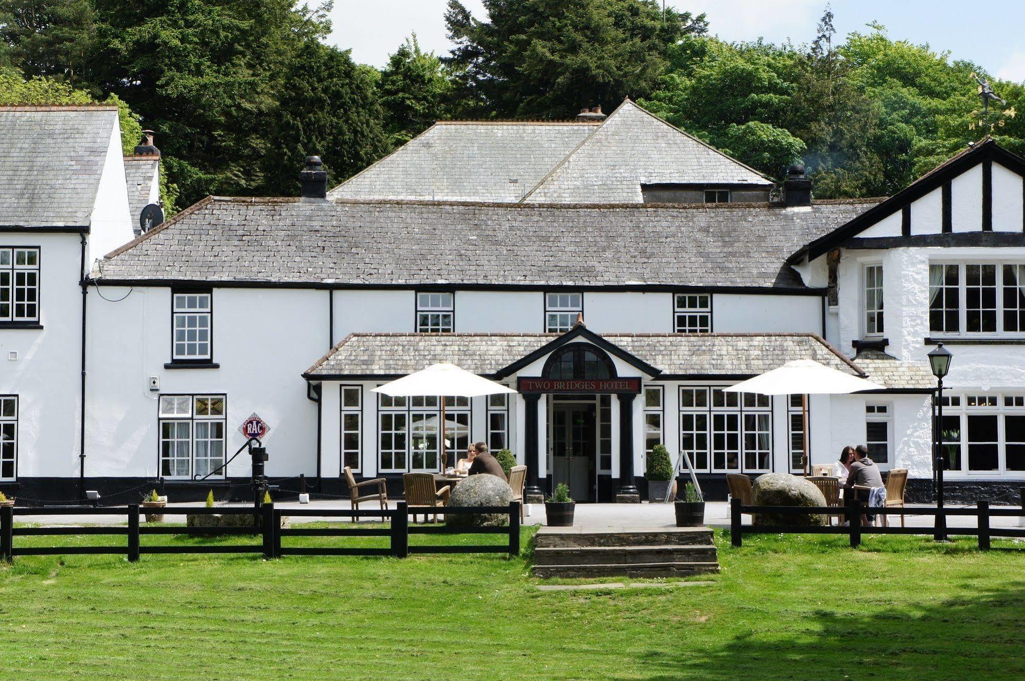 Two Bridges Hotel Exterior photo